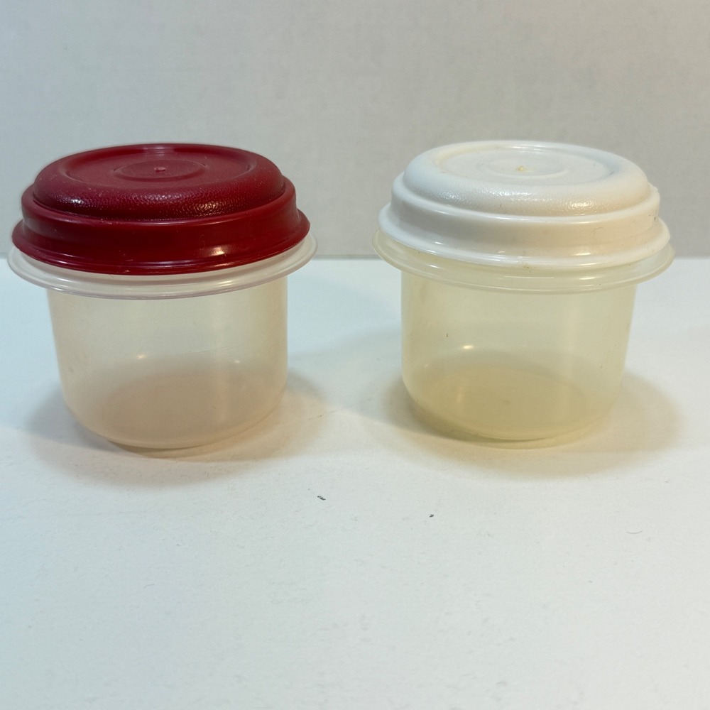 Rubbermaid Servin Saver Containers 1/2 Cup Set Red White Lids Vintage 0076 Lot 2